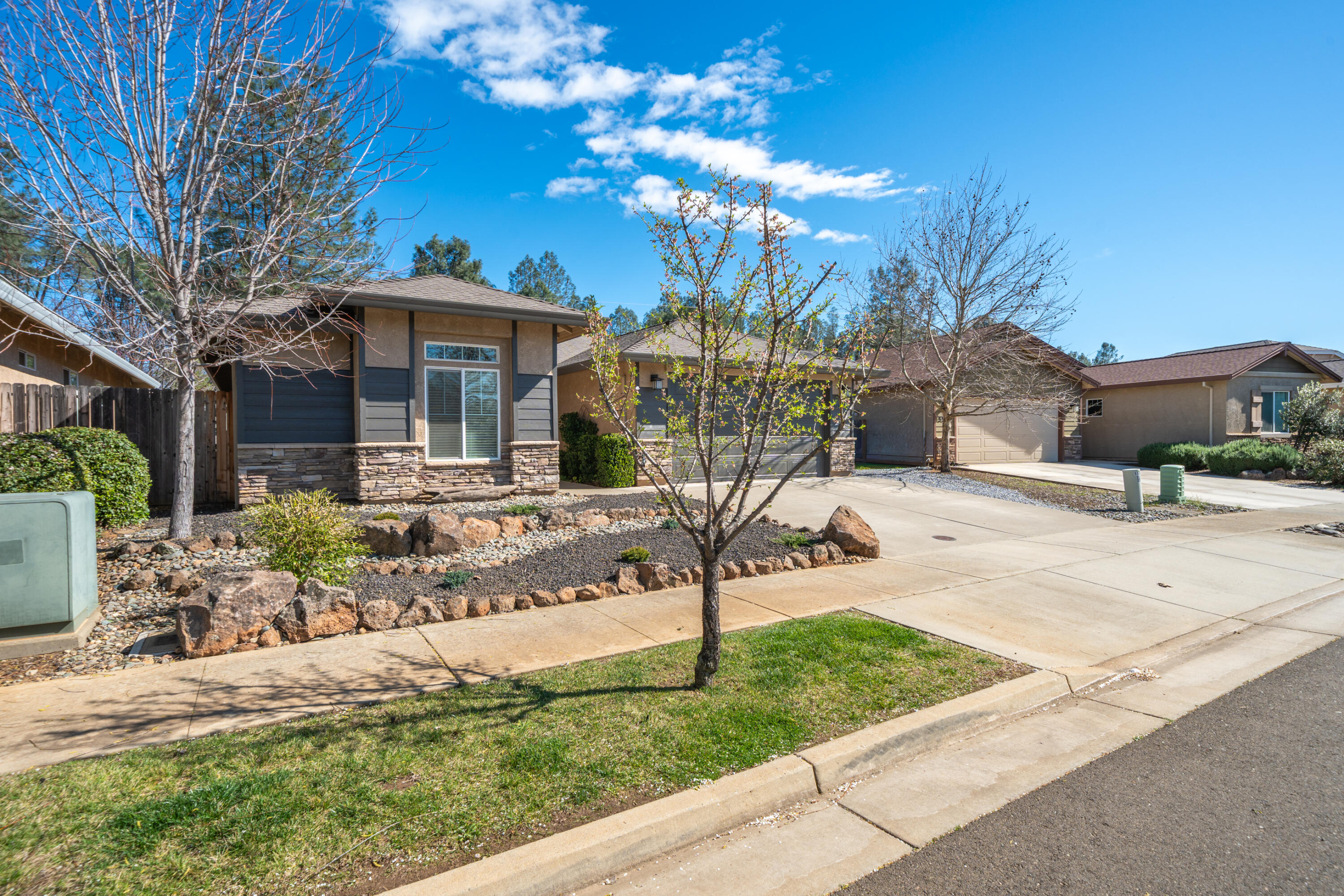 5571 Muir Peak Road Redding, CA 96002 - Photo 6 of 42 a view of a house with yard and sitting area