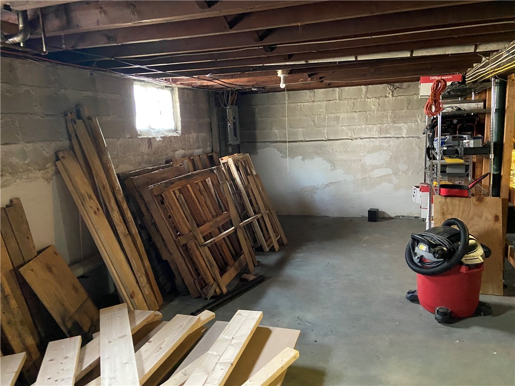 54 Brandon Road Cranston, RI 02910 - Photo 10 of 11 Gallery Image 10