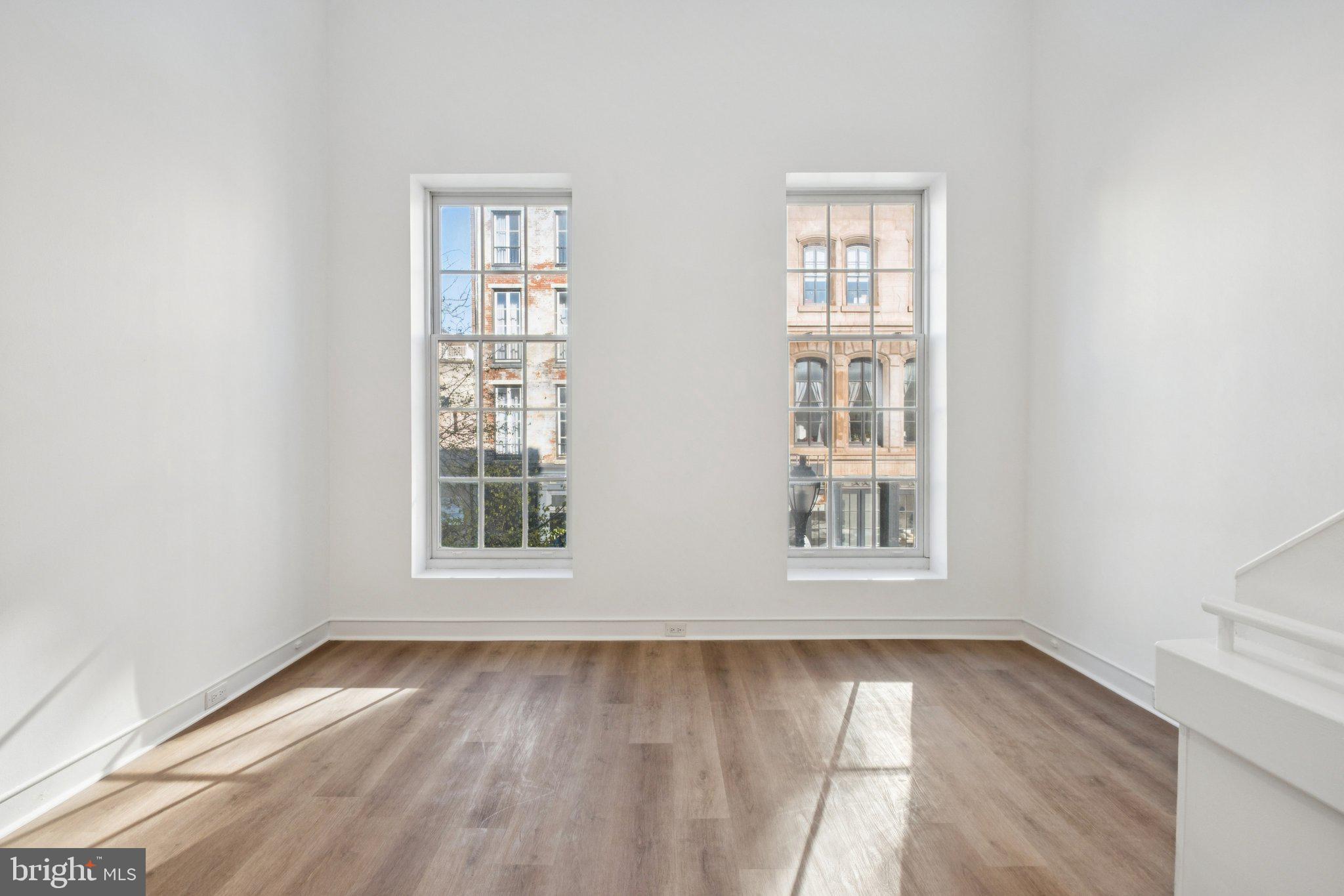 134 North 3rd Street Philadelphia, PA 19106 - Photo 4 of 37 Living room
