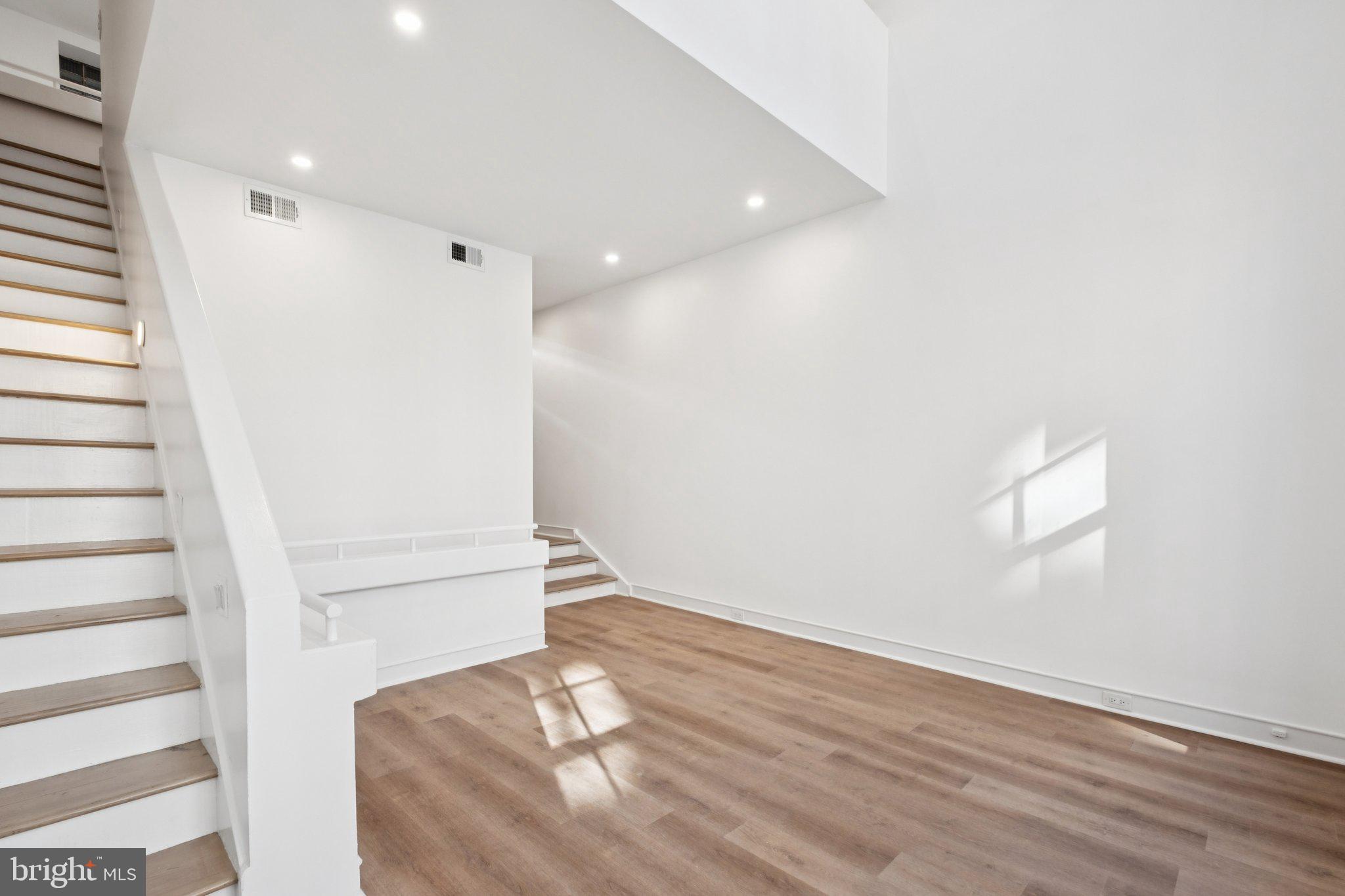 134 North 3rd Street Philadelphia, PA 19106 - Photo 7 of 37 Living room