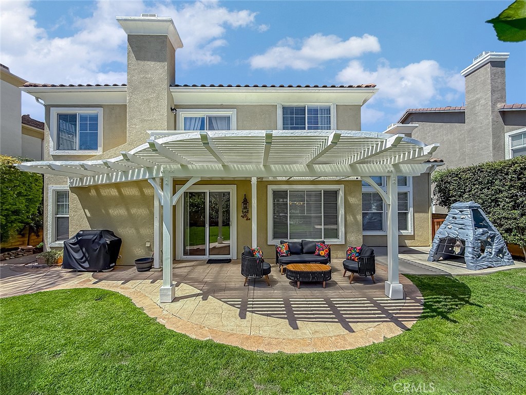 128 Laurel Ridge Drive Simi Valley, CA 93065 - Photo 13 of 33 Backyard patio