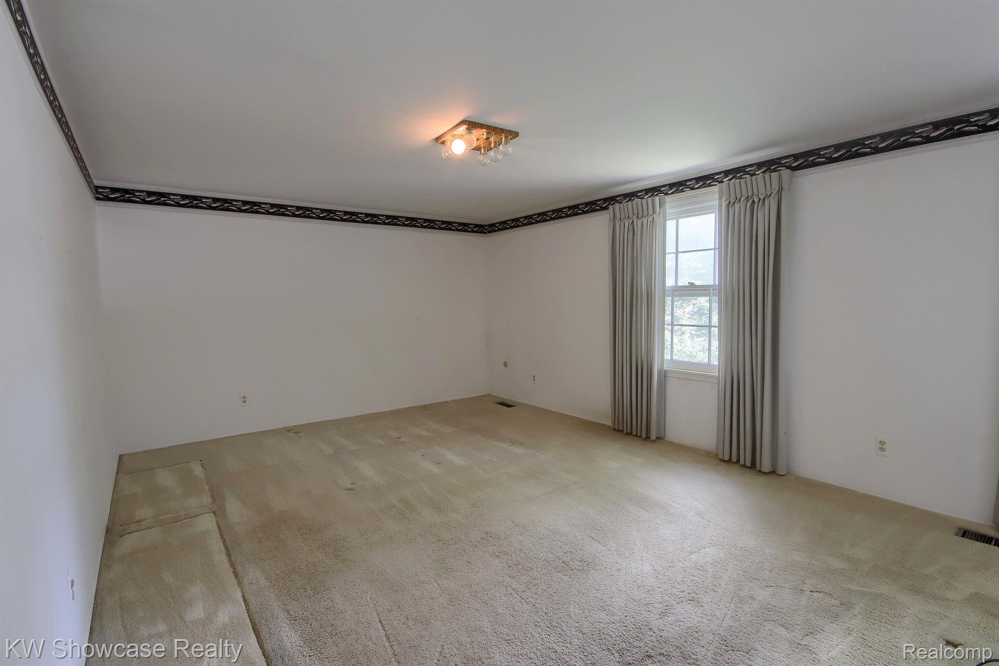 35127 Old Timber Road Farmington, MI 48331 - Photo 17 of 29 Gallery Image 17