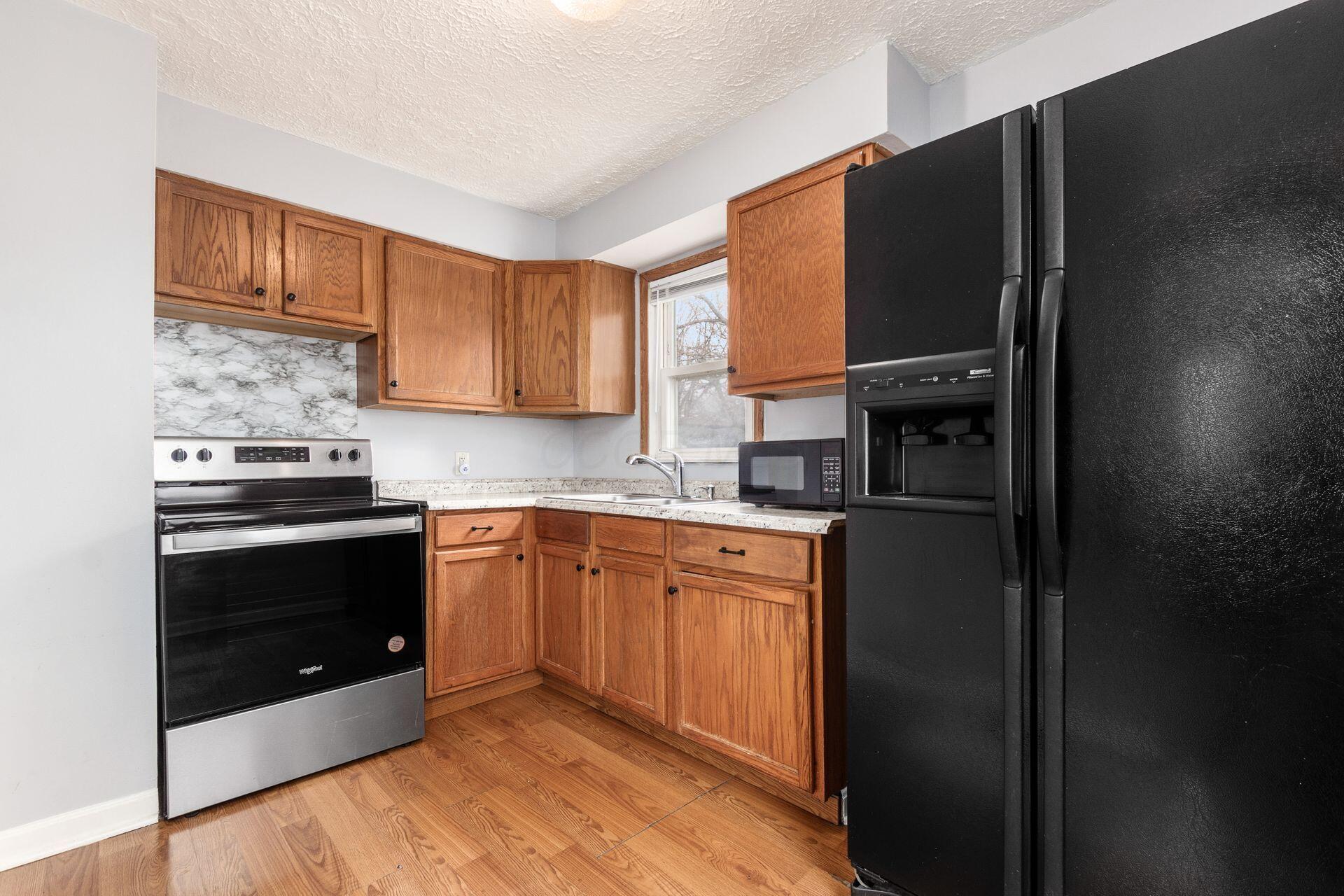 720 South Hampton Road Columbus, OH 43213 - Photo 7 of 25 Kitchen