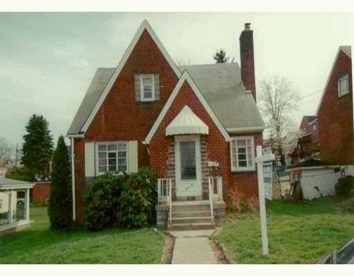 609 Main Street McKees Rocks, PA 15136 - Photo 1 of 8 Exterior Front.