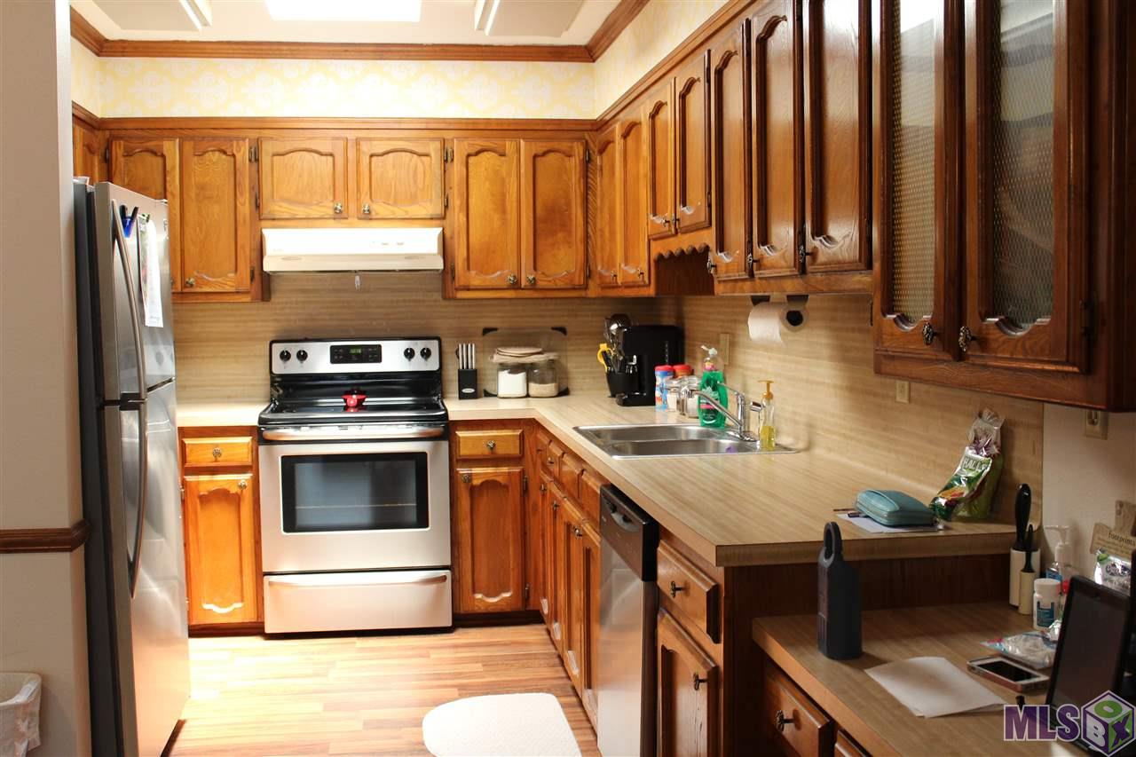 1444 Magnolia Ridge Drive Baton Rouge, LA 70816 - Photo 2 of 10 KITCHEN