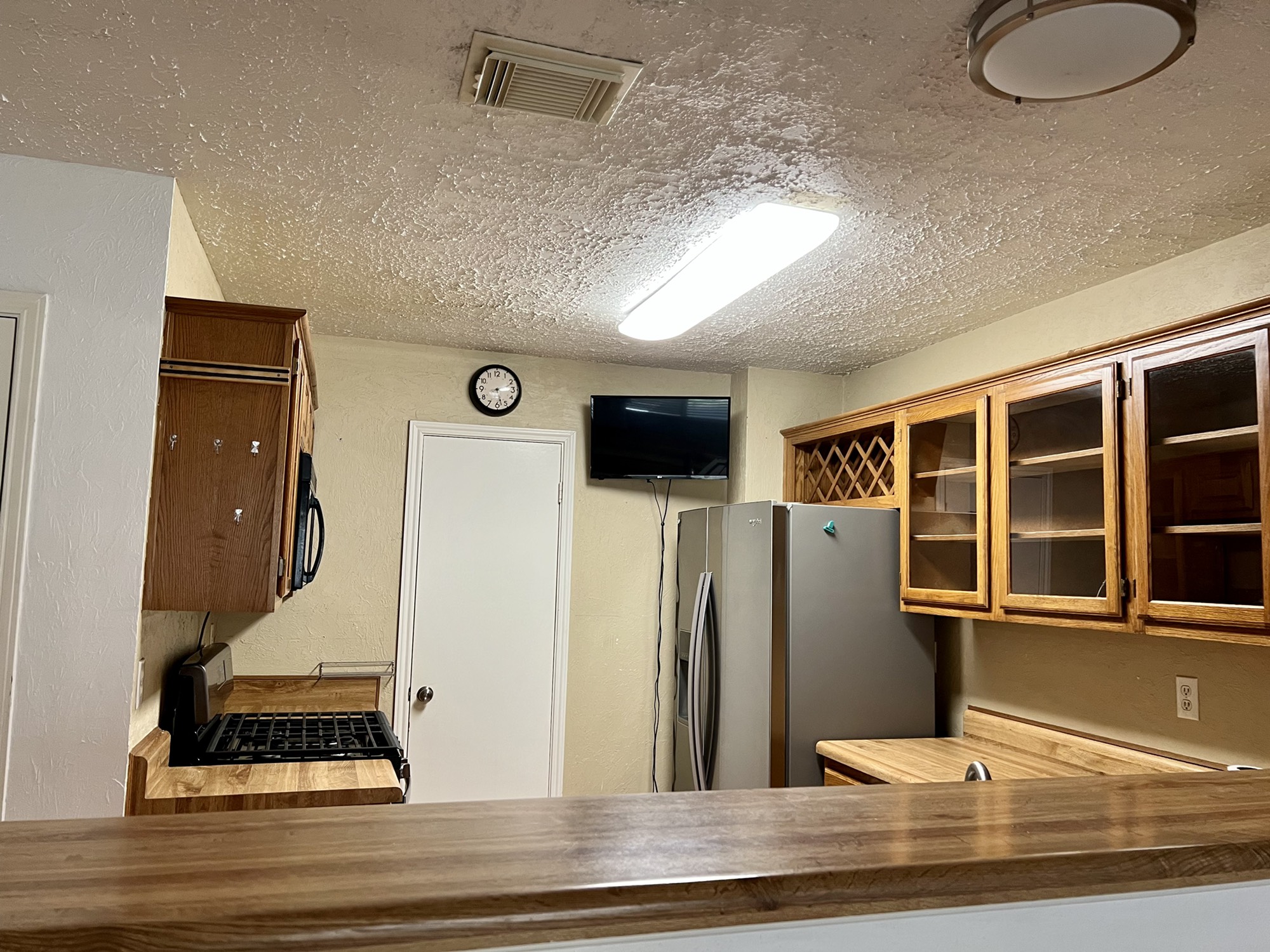 3702 Echo Grove Lane Houston, TX 77043 - Photo 6 of 18 a view of a livingroom with furniture and entryway