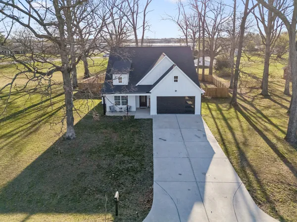 $429,999 | 102 Oakhill Drive, Portland, TN 37148