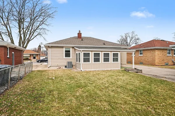 $199,900 | 735 East 163rd Street, South Holland, IL 60473