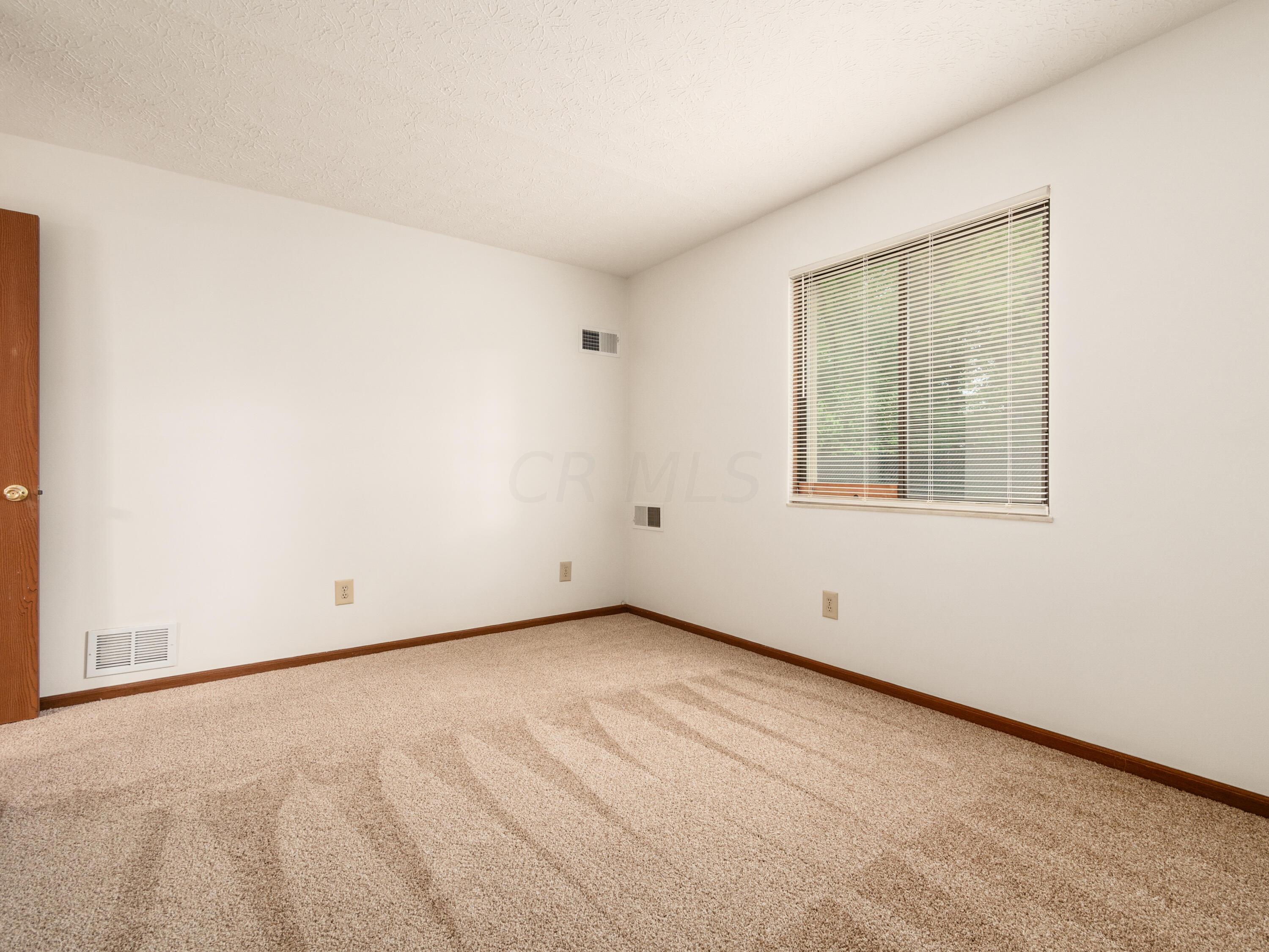 4117 Karl Road, Unit 106 Columbus, OH 43224 - Photo 8 of 18 N_4117_Karl_Rd_017