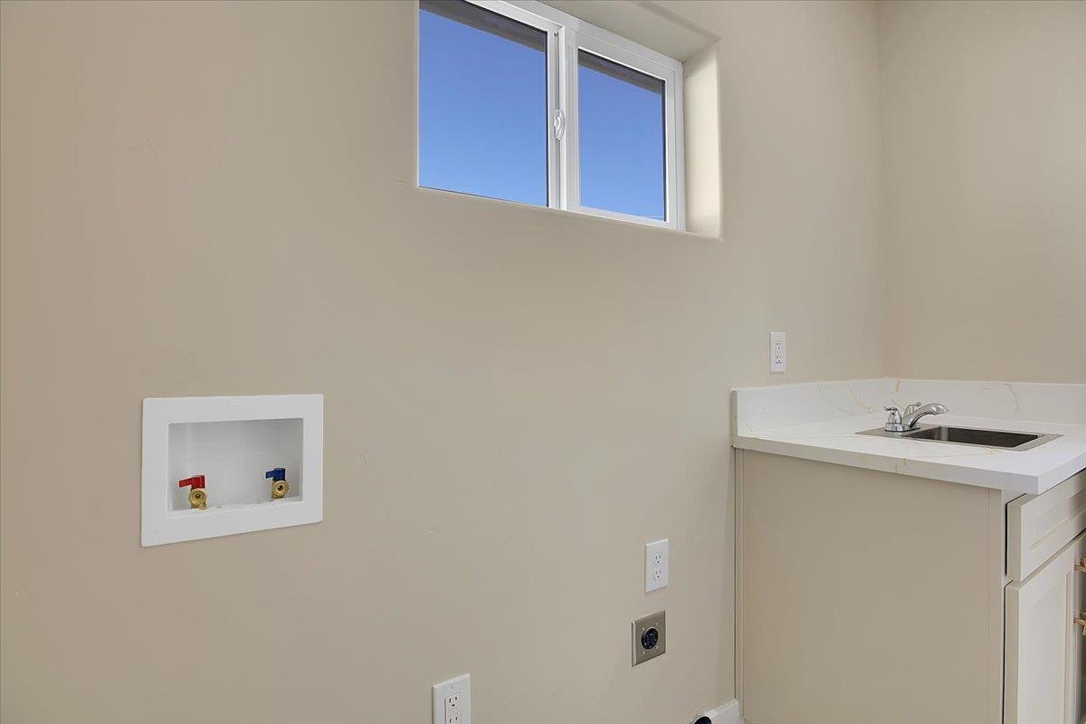 130 Fremont Street Colusa, CA 95932 - Photo 30 of 39 a utility room with dryer and washer