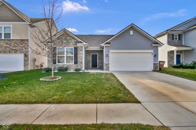 $279,900 | 2561 Creek Bank Drive, Columbus, IN 47201