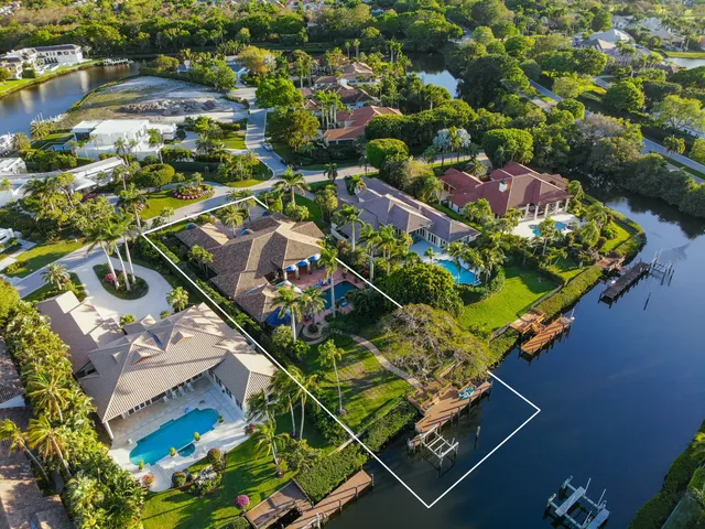 a view of a interior of the house