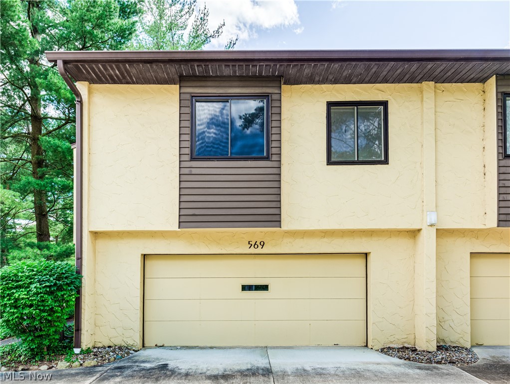 569 Hampton Ridge Drive Akron, OH 44313 - Photo 2 of 20 Gallery Image 2