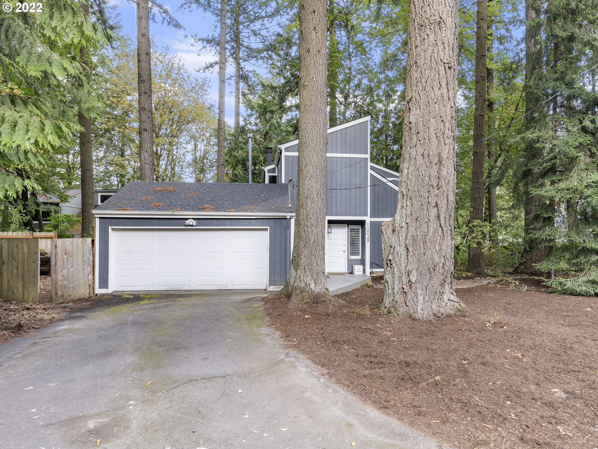 10029 Southwest 52nd Avenue Portland, OR 97219 - Photo 2 of 31 front view of a house with a small yard