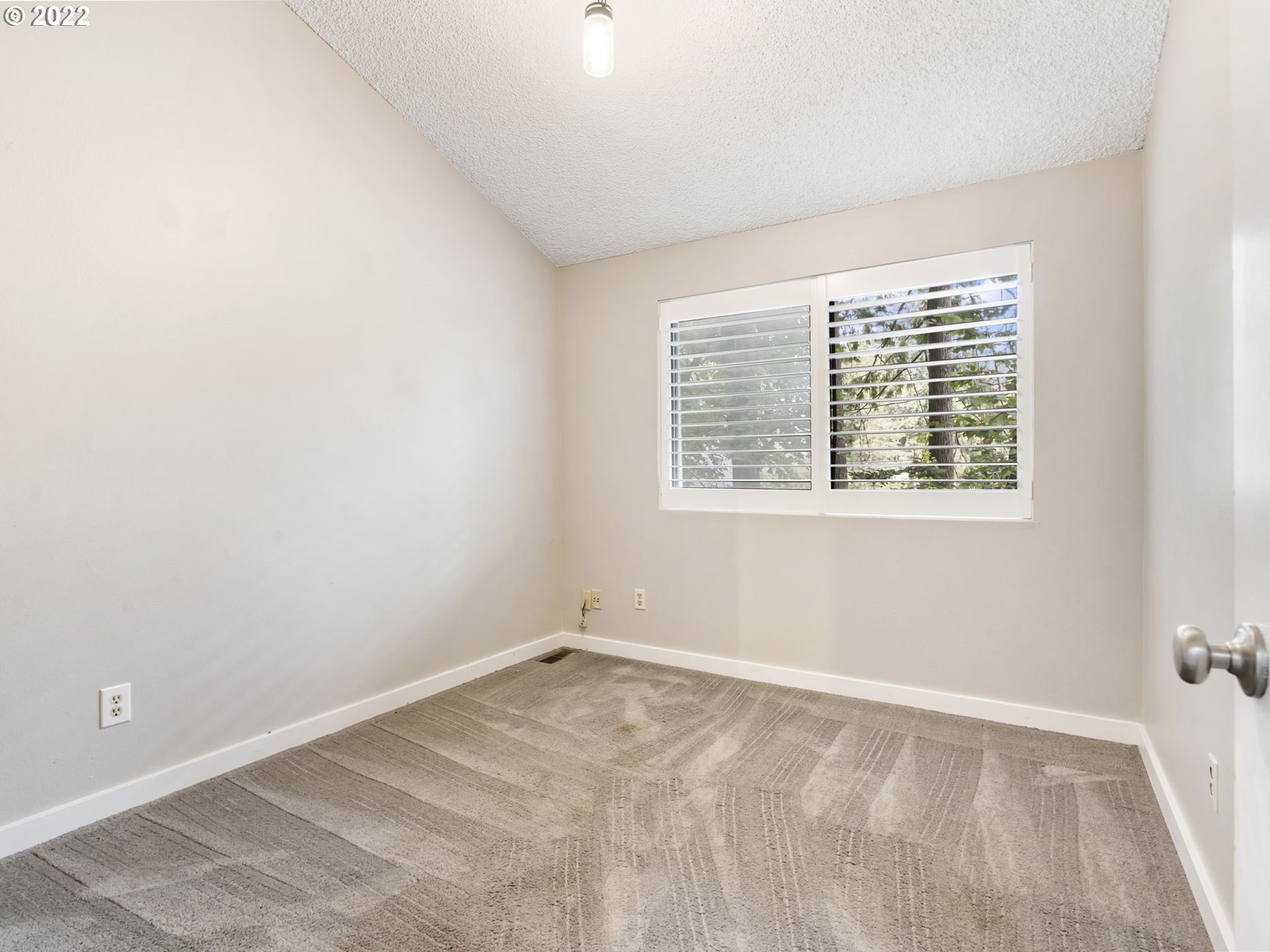 10029 Southwest 52nd Avenue Portland, OR 97219 - Photo 25 of 31 an empty room with a window
