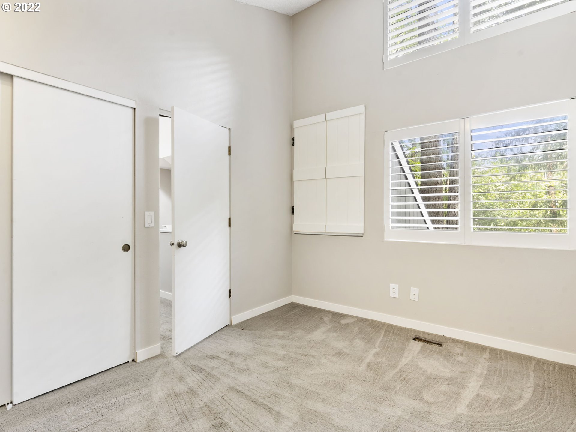 10029 Southwest 52nd Avenue Portland, OR 97219 - Photo 26 of 31 a view of an empty room with a window