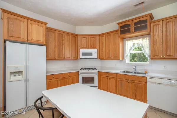 $479,000 | 35 Bayview Drive, Merritt, NC 28556