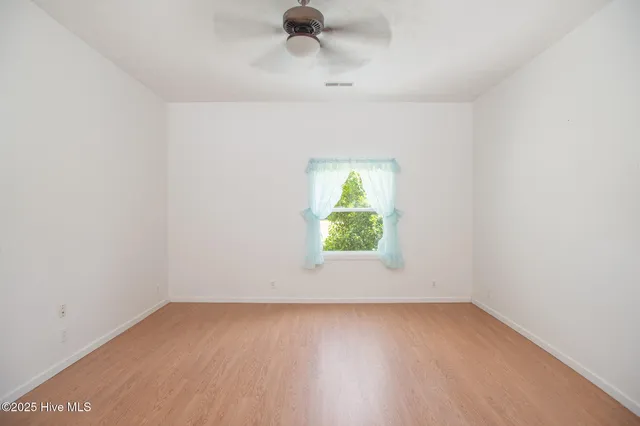 $479,000 | 35 Bayview Drive, Merritt, NC 28556