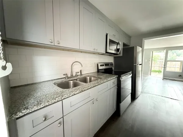 $1,300 | 601 Francine Drive, Unit B, Irving, TX 75060