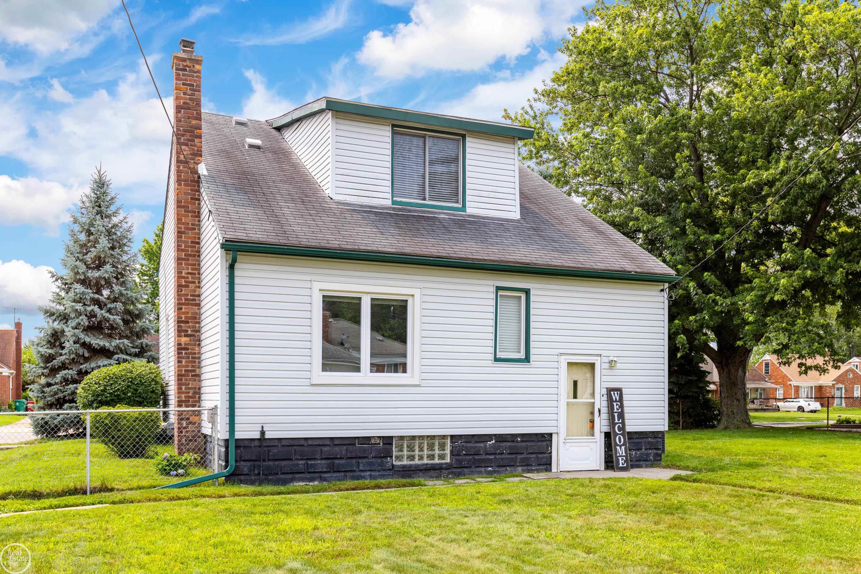 15151 Stephens Road Eastpointe, MI 48021 - Photo 30 of 41 50117363-29.JPG