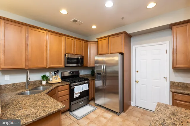 $385,000 | 13620 Dover Cliffs Place, Unit 13620, Germantown, MD 20874