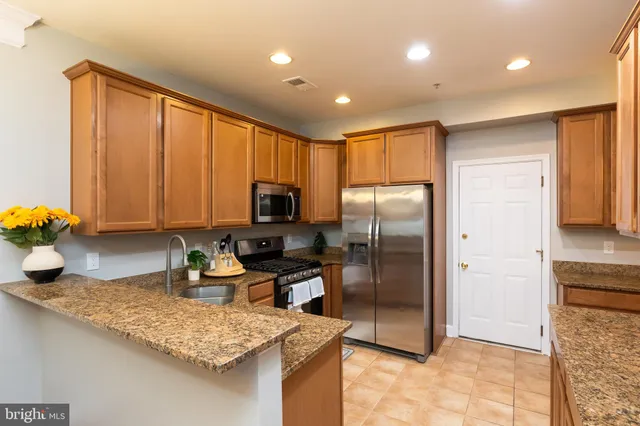 $385,000 | 13620 Dover Cliffs Place, Unit 13620, Germantown, MD 20874