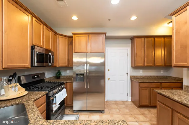 $385,000 | 13620 Dover Cliffs Place, Unit 13620, Germantown, MD 20874