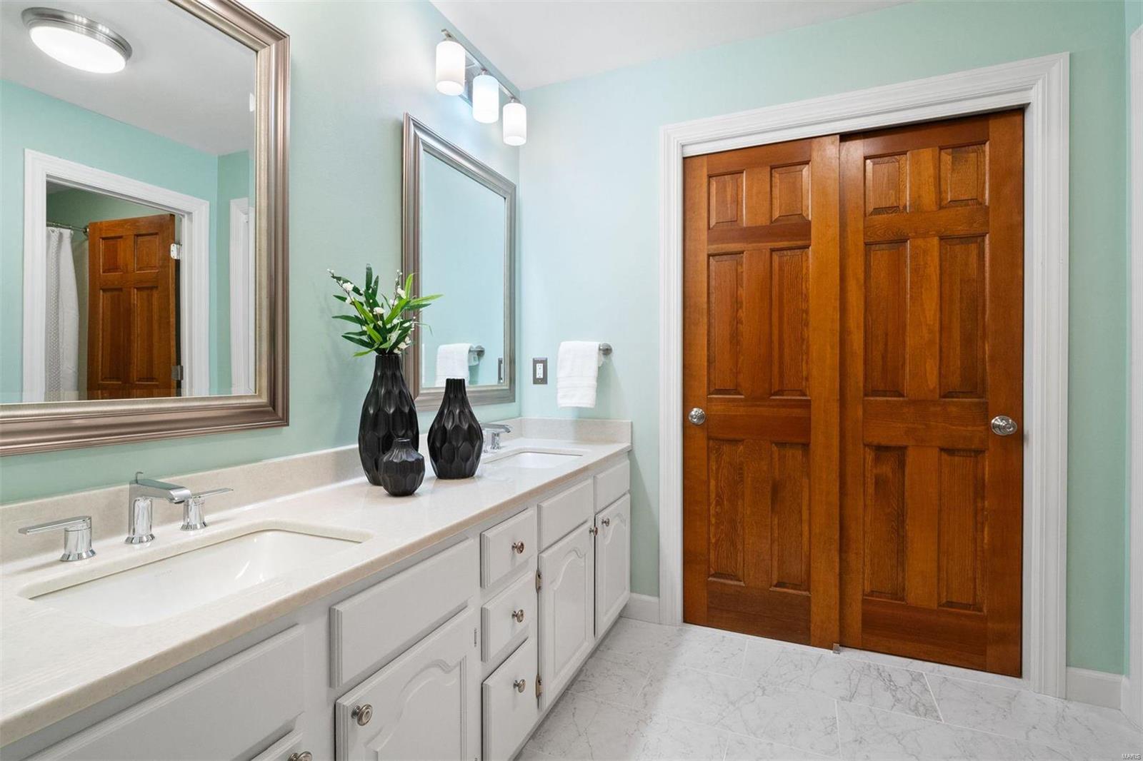 2251 Barnbridge Road Town and Country, MO 63131 - Photo 23 of 38 Gallery Image 23