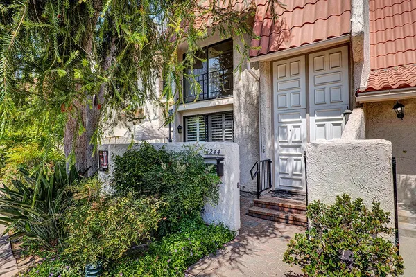 $739,000 | 6244 Shoup Avenue, Woodland Hills, CA 91367