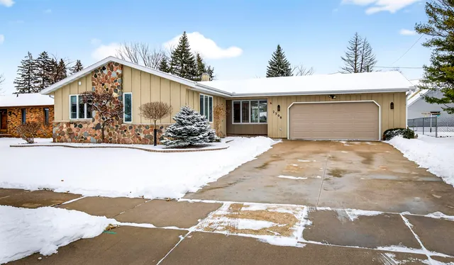 $400,000 | 2308 North Appleton Street, Appleton, WI 54911