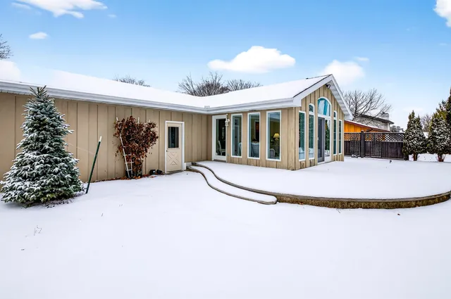 $400,000 | 2308 North Appleton Street, Appleton, WI 54911