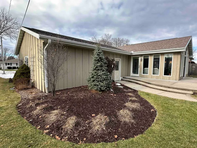 $400,000 | 2308 North Appleton Street, Appleton, WI 54911