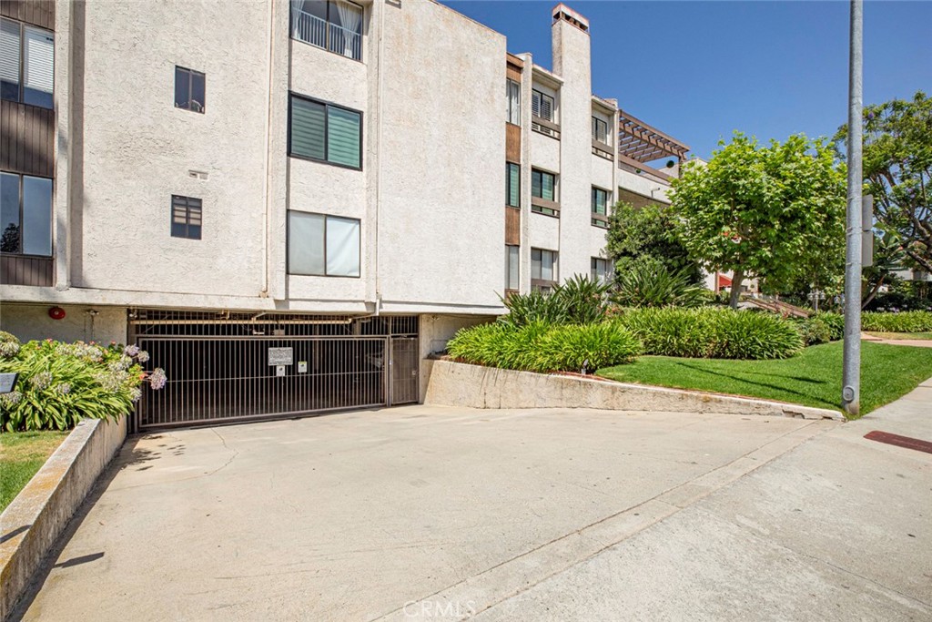 1325 Valley View Road, Unit 301 Glendale, CA 91202 - Photo 4 of 43