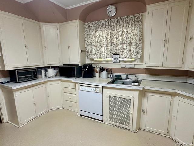 90 East Roe Boulevard Patchogue, NY 11772 - Photo 12 of 24