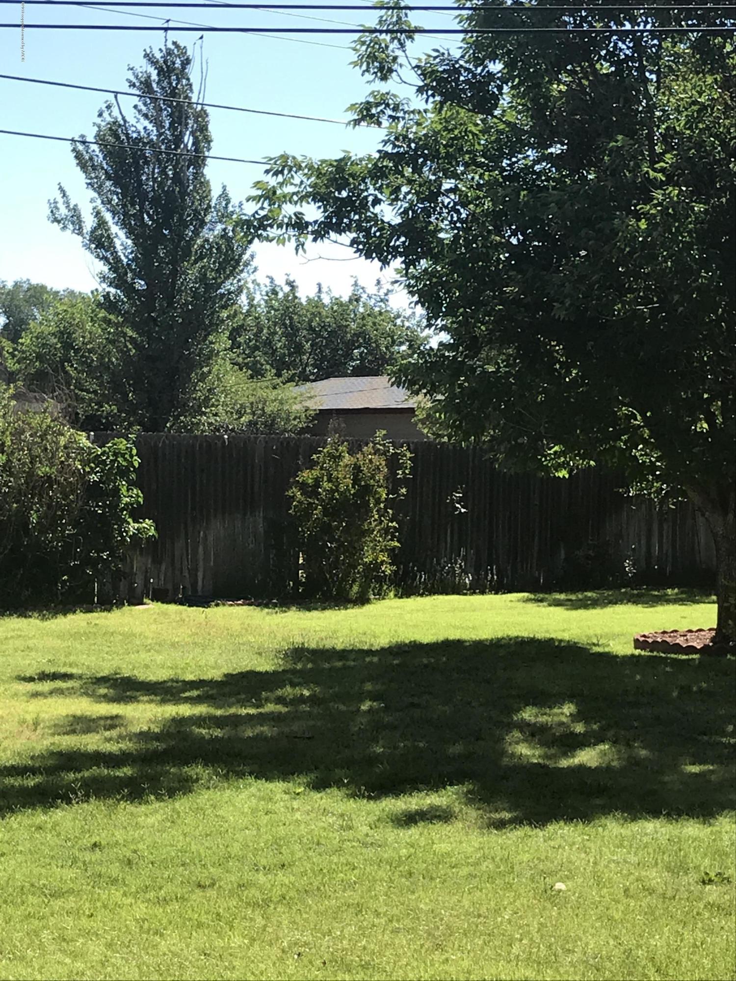 4818 Farmers Avenue Amarillo, TX 79110 - Photo 12 of 40 back yard 2