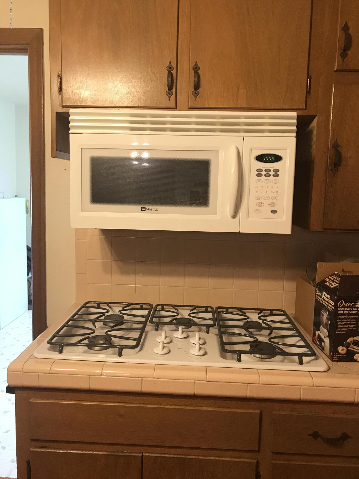 4818 Farmers Avenue Amarillo, TX 79110 - Photo 6 of 40 kitchen/ gas range