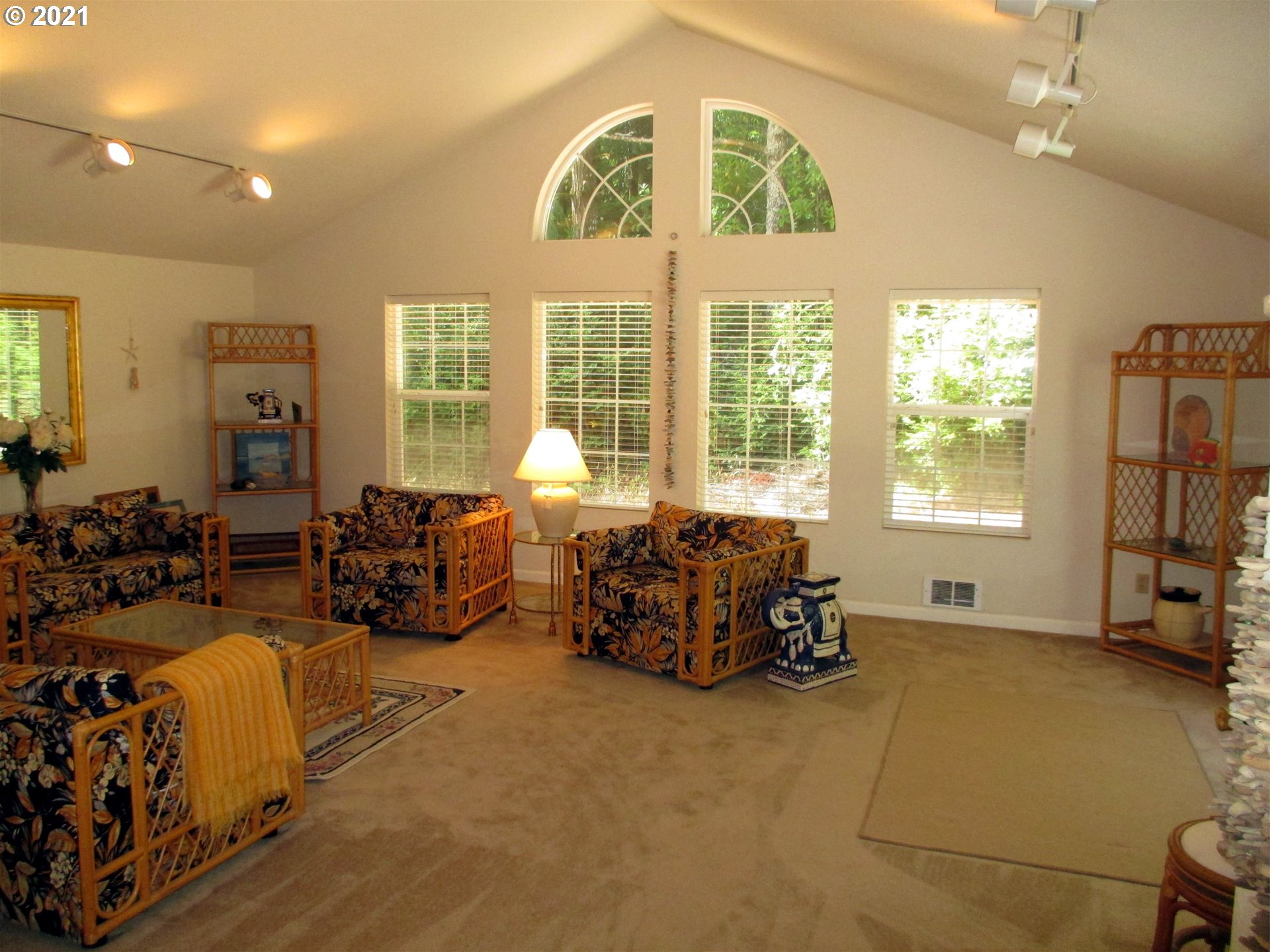 58787 Jackie Road Bandon, OR 97411 - Photo 7 of 27 Gallery Image 7