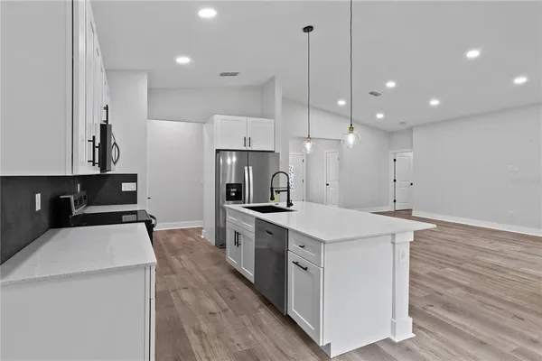 $2,200 | 12255 Southwest 98th Street, Dunnellon, FL 34432