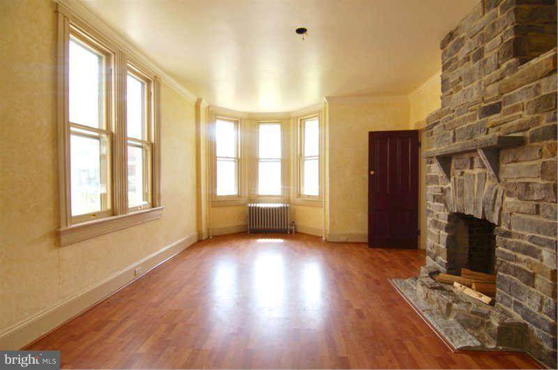 4021 Roland Avenue Baltimore, MD 21211 - Photo 3 of 28 Living Room