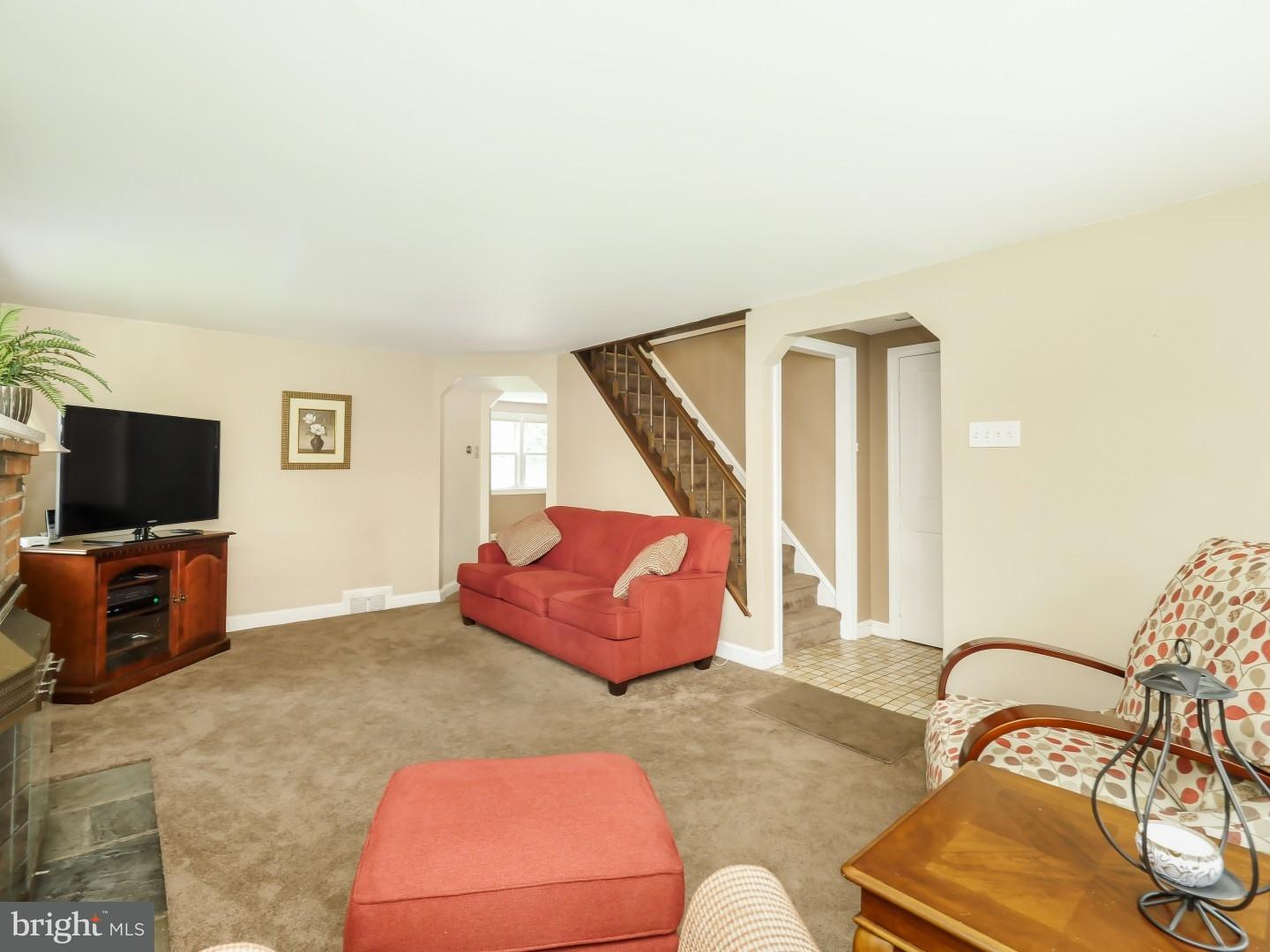 1568 Heather Road Huntingdon Valley, PA 19006 - Photo 11 of 22 Living Room