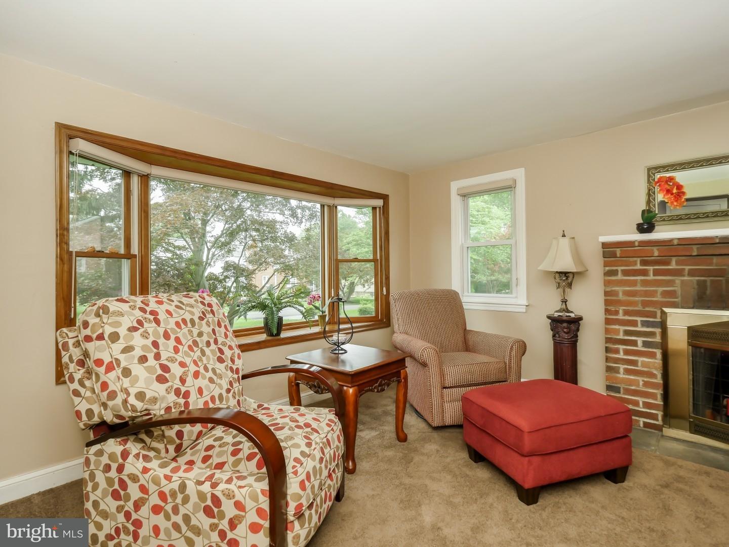 1568 Heather Road Huntingdon Valley, PA 19006 - Photo 8 of 22 Living Room