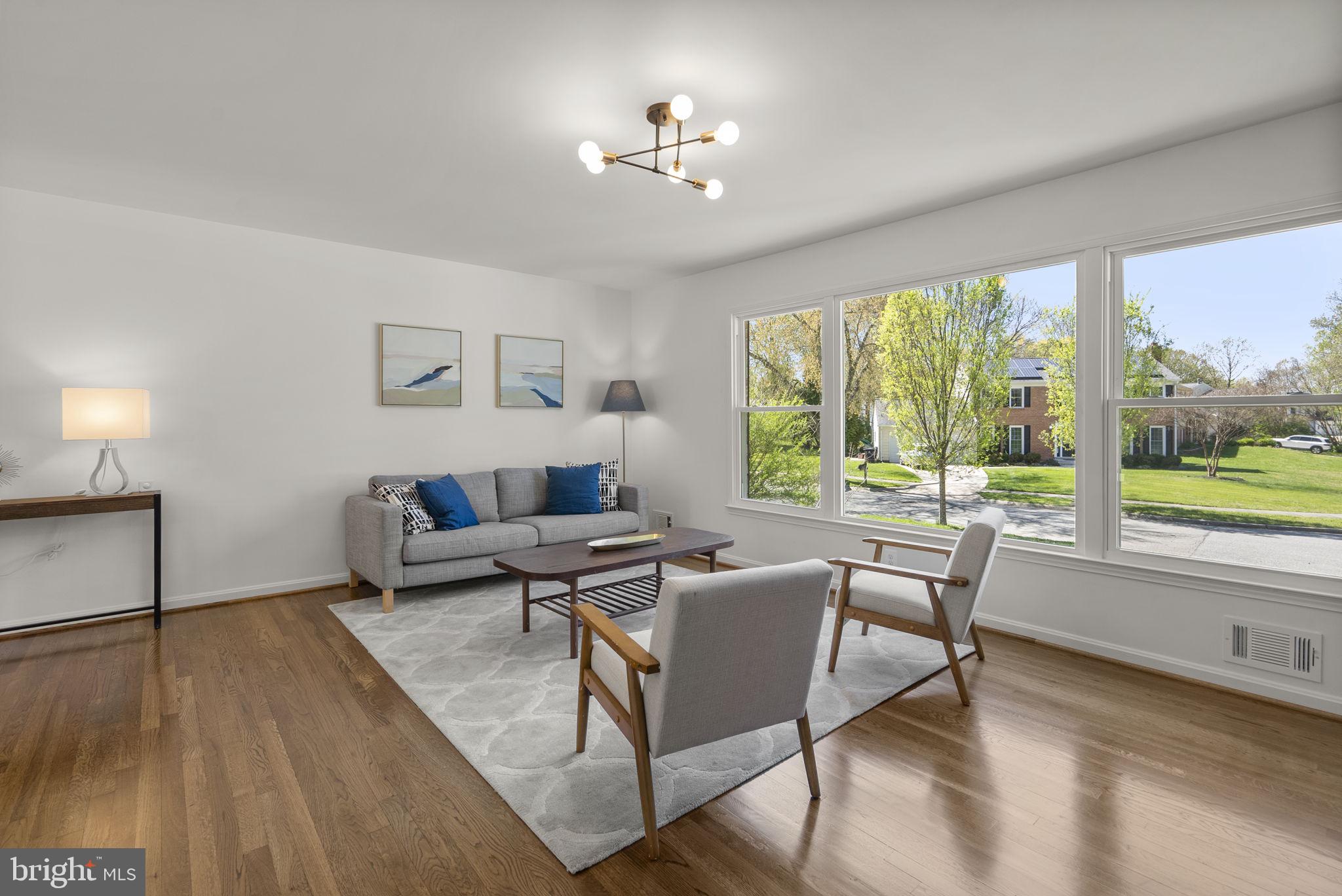 12500 Parkton Street Fort Washington, MD 20744 - Photo 2 of 29 Bright open living space filled with natural light