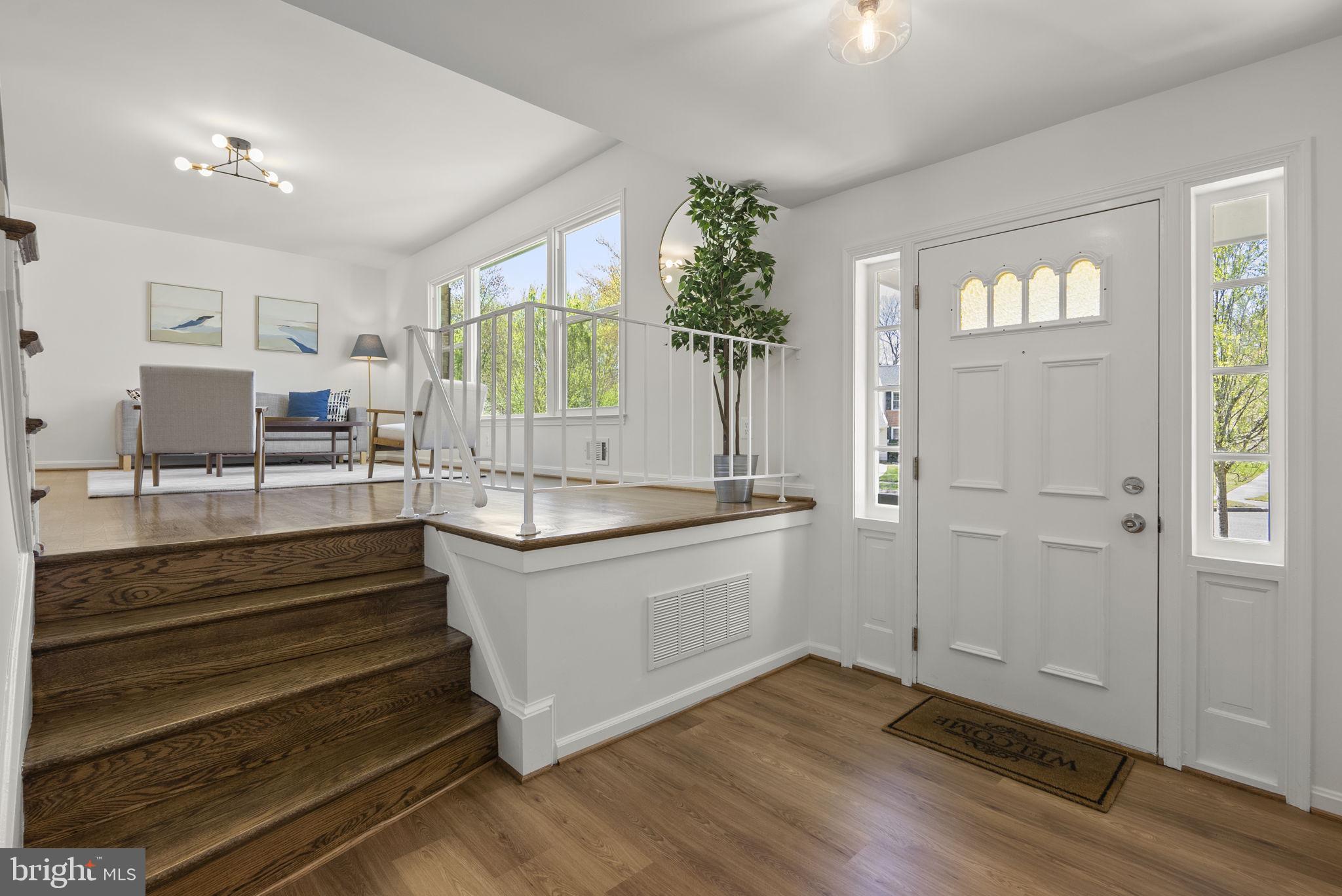 12500 Parkton Street Fort Washington, MD 20744 - Photo 9 of 29 Welcoming foyer with easy flow