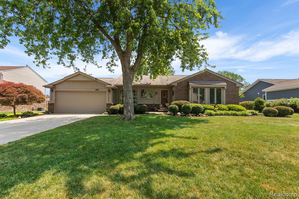 2283 Highsplint Drive Rochester Hills, MI 48307 - Photo 5 of 45