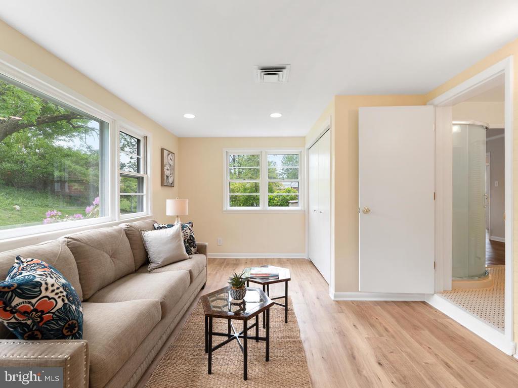 10723 St Margarets Way Silver Spring, MD 20902 - Photo 14 of 49 Gallery Image 14
