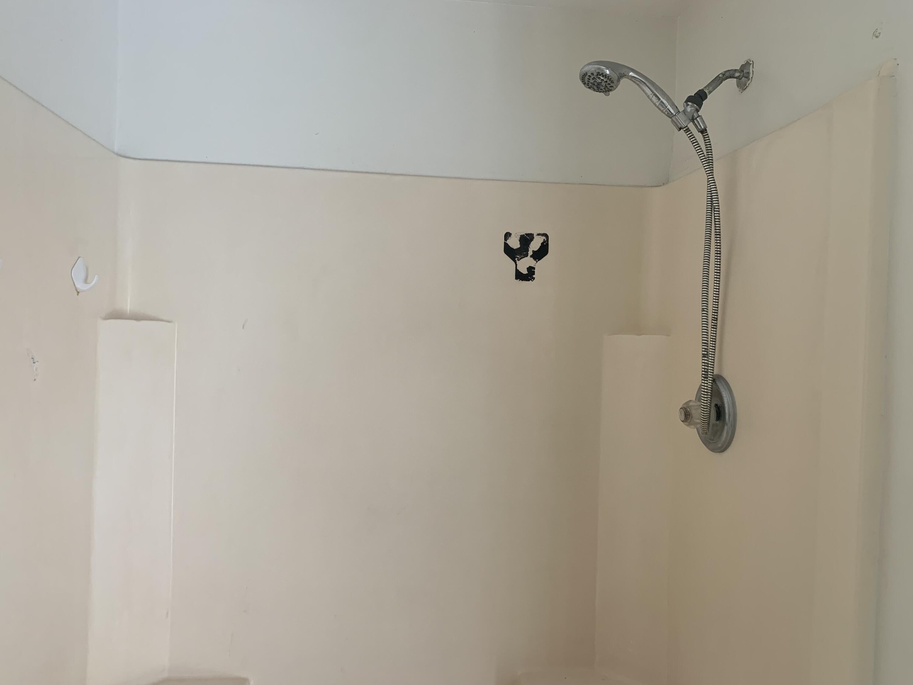 3409 12th Street Southwest Vero Beach, FL 32968 - Photo 20 of 26 a bathroom with a shower