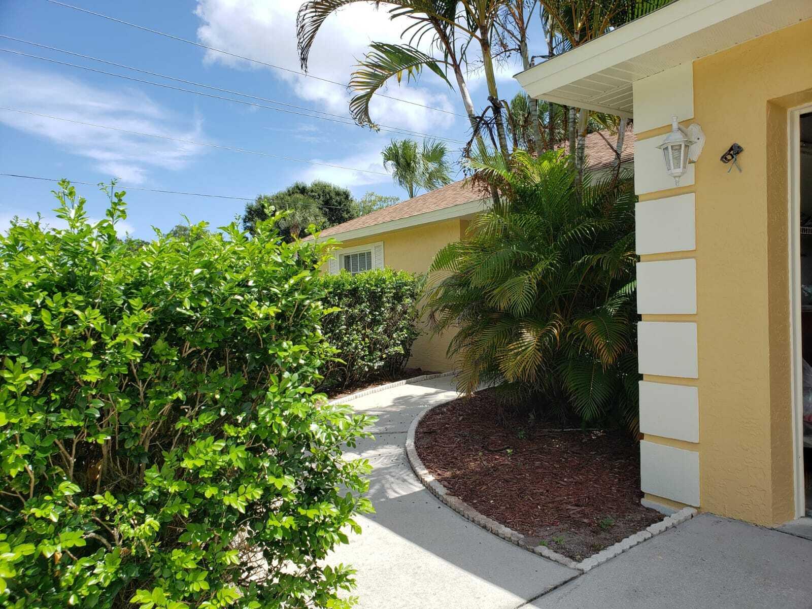 3409 12th Street Southwest Vero Beach, FL 32968 - Photo 8 of 26 a view of a yard with plants