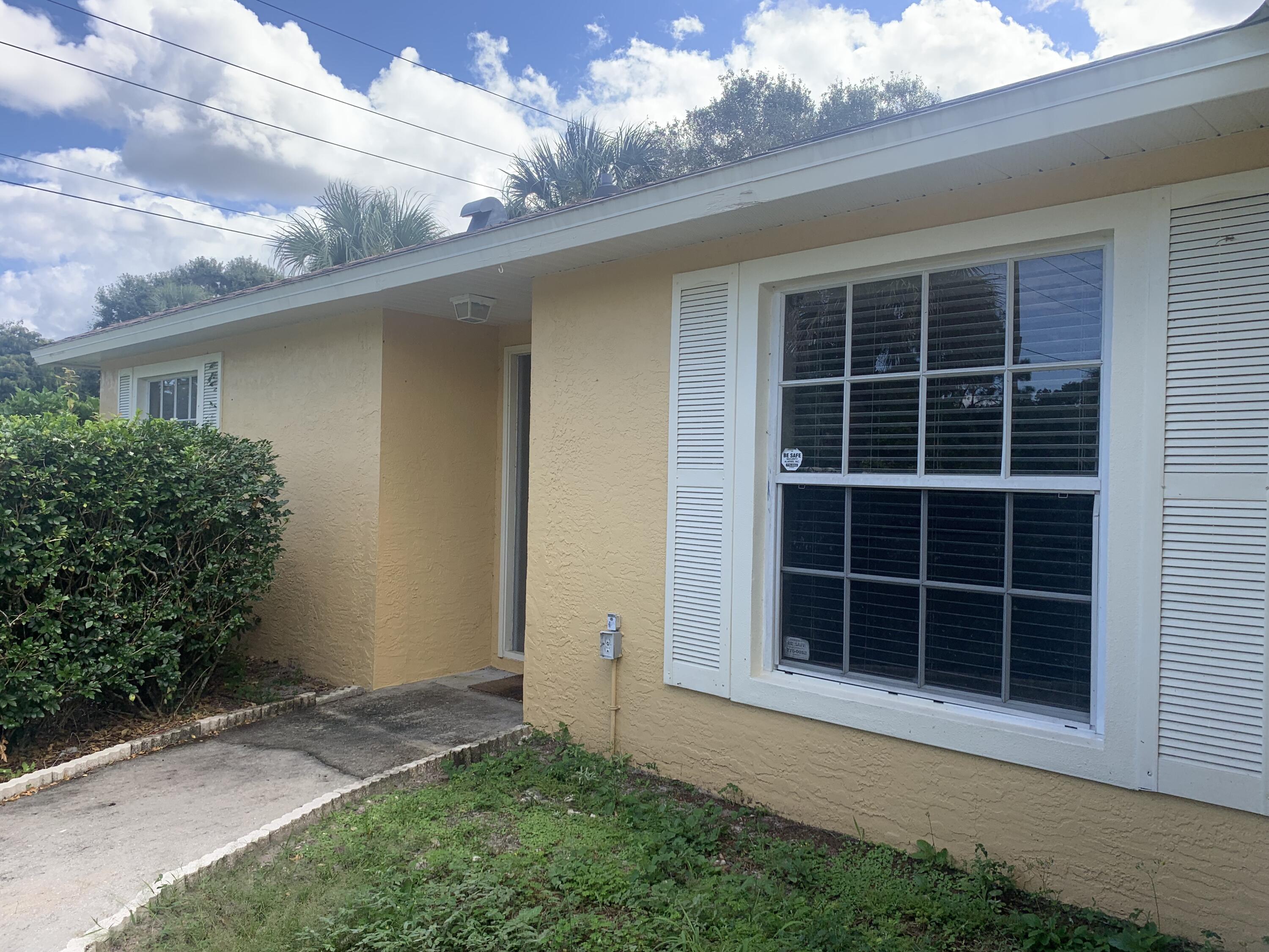 3409 12th Street Southwest Vero Beach, FL 32968 - Photo 9 of 26 front view of a house with a yard
