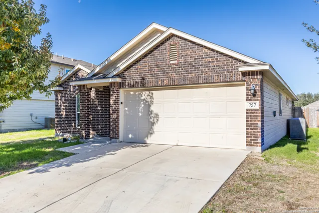 $1,600 | 757 Wolfeton Way, New Braunfels, TX 78130