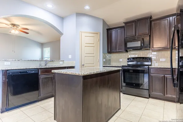 $1,600 | 757 Wolfeton Way, New Braunfels, TX 78130